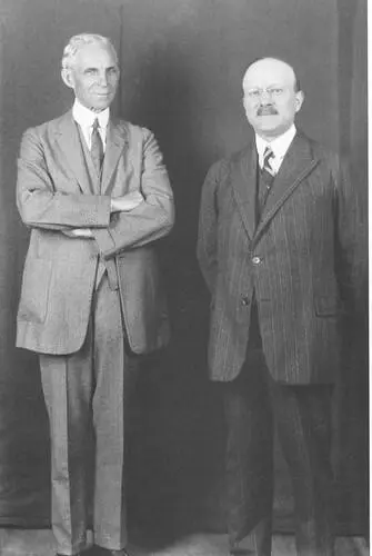 Октябрь 1931 года Андре Ситроен и Генри Форд О том же говорил и ГФорд во - фото 18