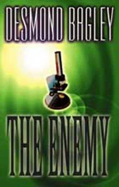 Desmond Bagley The Enemy обложка книги
