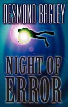 Desmond Bagley Night Of Error обложка книги