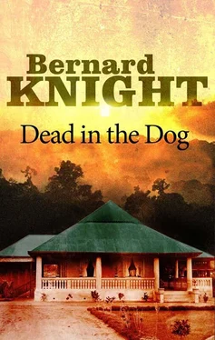 Bernard Knight Dead in the Dog обложка книги