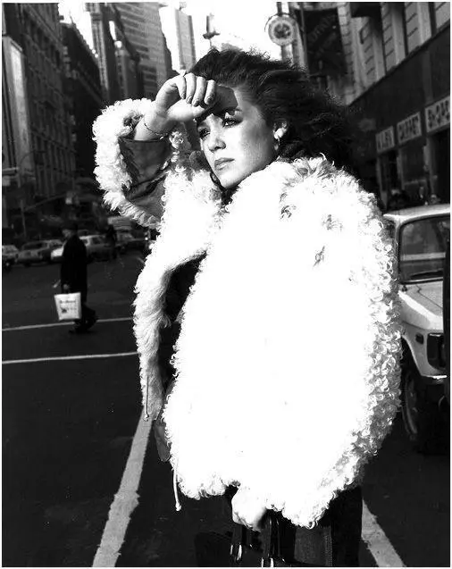 Clutching my modeling portfolio on the streets of NYC 1981 PART TWO Wheel of - фото 14