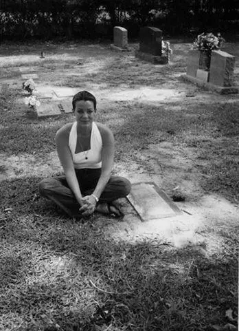 Crying at my brother Patricks grave in Houston Texas 2008 Happy and healthy - фото 63