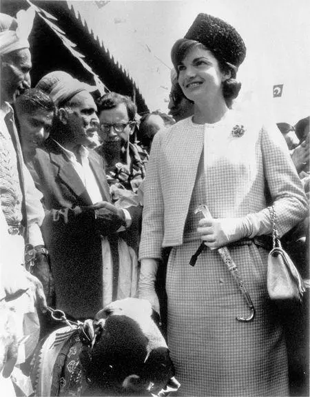 I hurried Mrs Kennedy into our car and as we started back onto the winding - фото 40