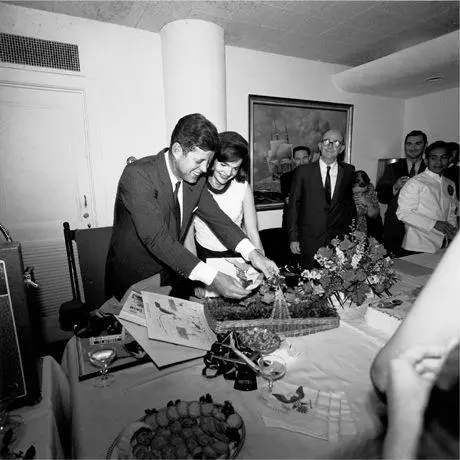 Surprise party at White House for President Kennedys 46th birthday The - фото 71