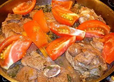 Готовность оssibuchi определяется по степени того как мясо отделяется от костей - фото 350