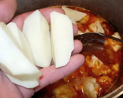 Вот теперь когда продукты заложены нужно дождаться когда соус вскипит и - фото 323