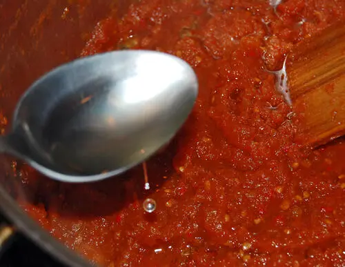 Потом заглянем в духовку Как только сальник практически растворится на мясе и - фото 198