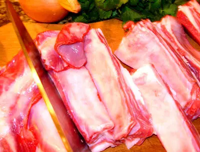 Субпродукты готовим так Разумеется тщательно их промываем сердечки разрезаем - фото 297