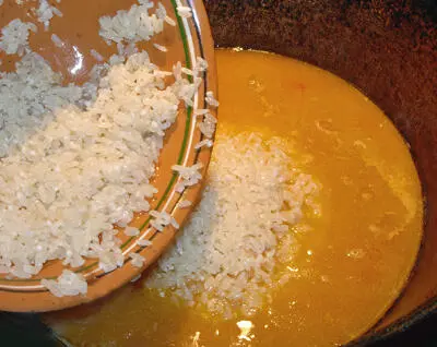 В шавле можно и даже нужно перемешивать рис с овощами и мясом Делаем это - фото 185