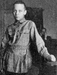 Лёва в Ленинграде 1926 г Лёва Гумилев и Анна Ахматова Ленинград 1926 г - фото 28