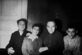 И еще один снимок с Сережей Окончание седьмого выпускного для 61й школы - фото 97