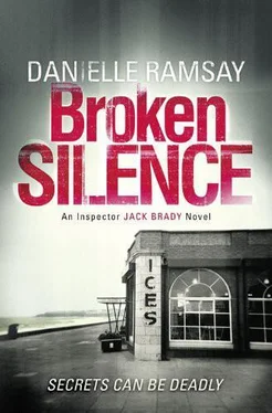 Danielle Ramsay Broken Silence обложка книги