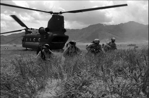 US Army soldiers establish a security perimeter after exiting a US Army - фото 13