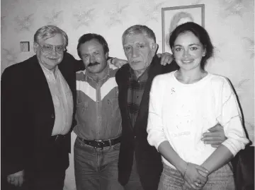 А Джигарханян и О Табаков в гостях у Быстряковых 1990е гг Павлович зашёл - фото 30