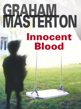 Graham Masterton Innocent Blood обложка книги