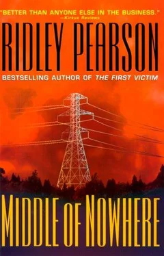 Ridley Pearson Middle Of Nowhere обложка книги