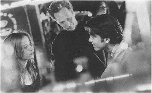 Noir remade Alison Elliot William Fichtner and Peter Gallagher in The - фото 48