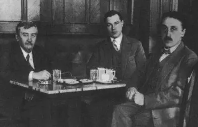 Слева направо А И Куприн неизвестный Б К Зайцев Портрет Л Н Толстого - фото 30