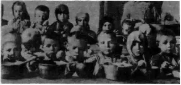 Помощь детям голодающих Голодное Поволжье взывало Товарищи слушайте Вот - фото 8
