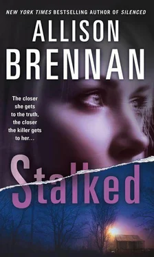 Allison Brennan Stalked обложка книги