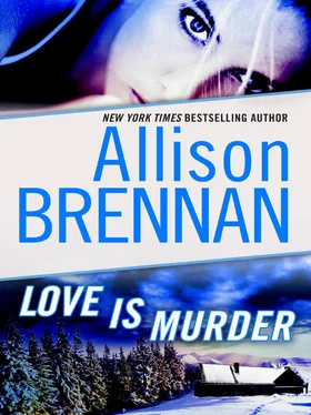 Allison Brennan Love Is Murder обложка книги