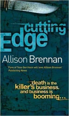 Allison Brennan Cutting Edge обложка книги