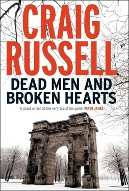 Craig Russell Dead men and broken hearts обложка книги