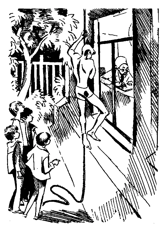 Жора решил что он замечен в одну секунду оказался на асфальте больно - фото 7