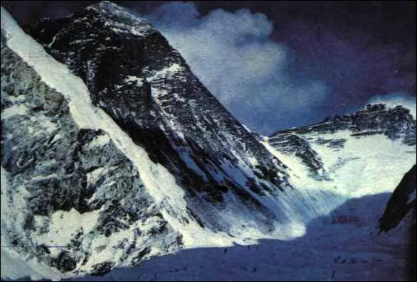 Эверест высотный полюс планеты С него в 1982 году советские восходители - фото 11