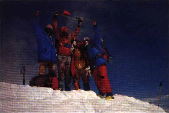 Траверс завершен Альпинисты на Южной вершине Канченджанги В жизни каждого - фото 20