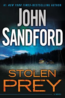 John Sandford Stolen Prey обложка книги