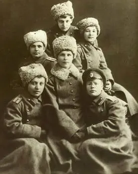 Девушкипрапорщики Москва ноябрь 1917 г Первый ряд слева направо - фото 88