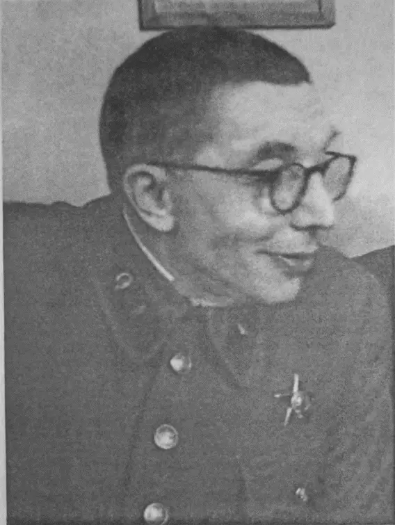 С С Юдин с первым Советским орденом Красной Звезды 1942 Даже находясь в - фото 6