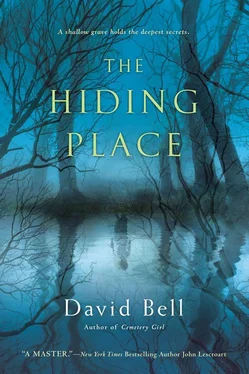 David Bell The Hiding Place обложка книги