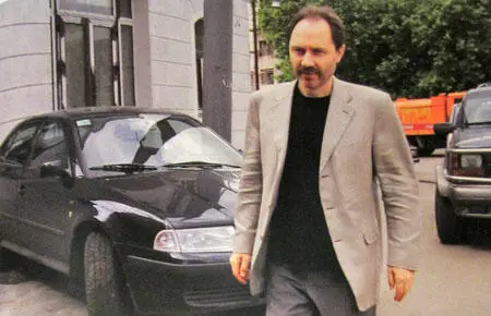 Акционер ЮКОСа Василий Шахновский 2003 год После обыска в помещении - фото 26