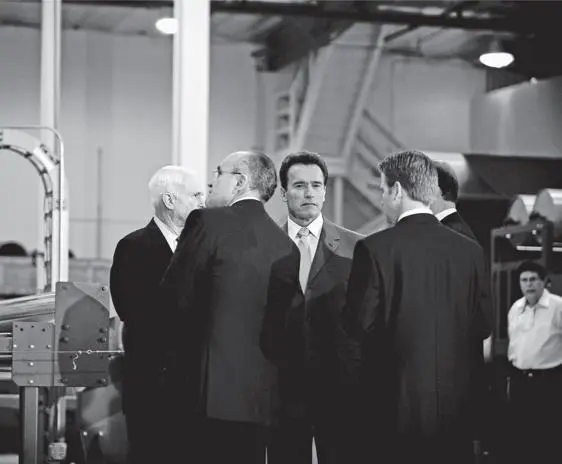 In January 2008 Senator John McCain and New York City mayor Rudy Giuliani came - фото 171