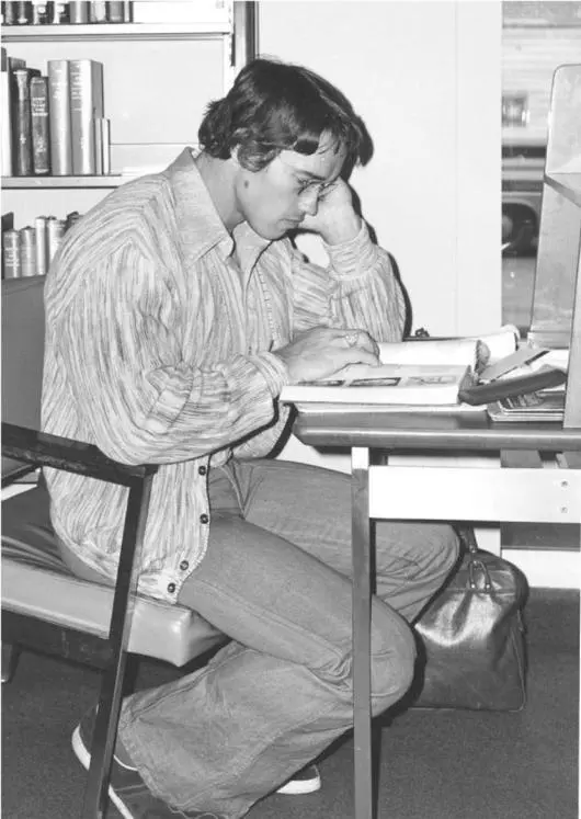 Doing my homework at the Santa Monica City College library Schwarzenegger - фото 24