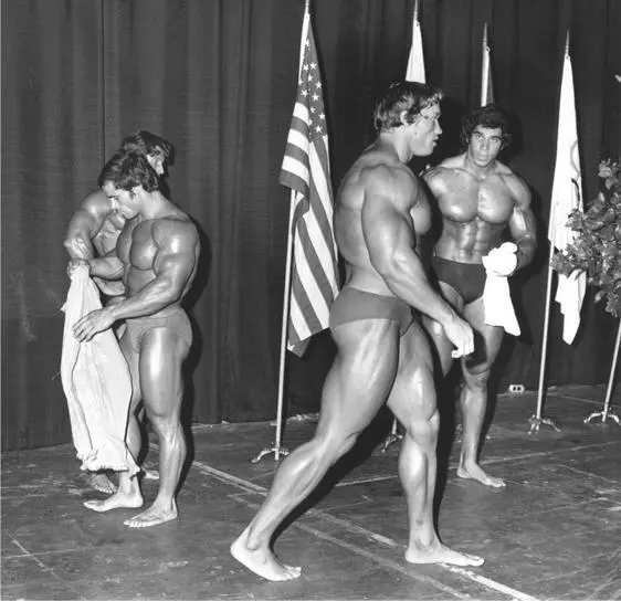 Going onstage at Madison Square Gardens Felt Forum to defend my Mr Olympia - фото 29