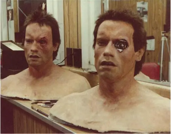 The scene in the makeup trailer is sometimes even weirder than what shows up - фото 60