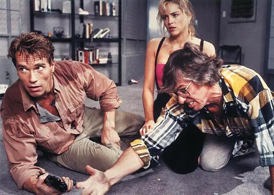 Paul Verhoeven directs Sharon Stone and me for the scene in Total Recall in - фото 72