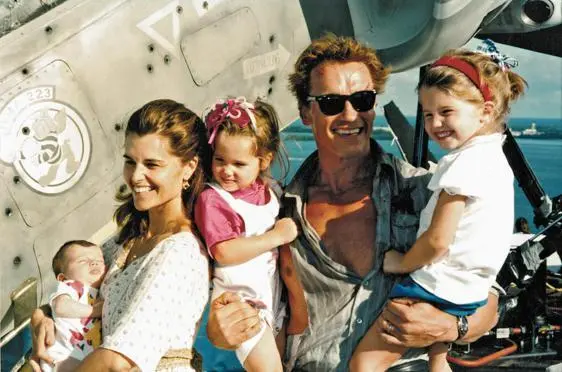 Maria and I turned the making of True Lies in 1993 into a family adventure - фото 81