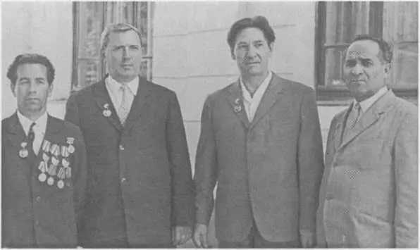 А С Коченюк справа и А М Павлов Бобруйск 1979 г ОЧЕРКОВЫЙ - фото 30