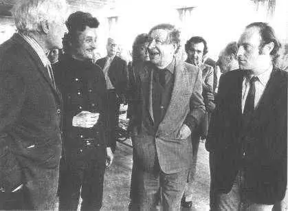 Каждый требует от поэзии двух вещей Вопервых это должен быть умело созданный - фото 3