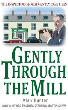 Alan Hunter Gently through the Mill обложка книги