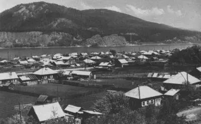 Вид на село Овсянка Снимок 1980х гг Тетушка Апраксинья Ильинична возле - фото 2