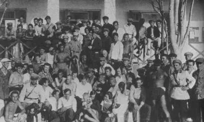 Планерные соревнования в Коктебеле 1927 г Среди участников С Королев сидит - фото 17