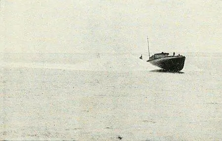 Thornycroft Co Ltd A 40ft Coastal Motor Boat Travelling at Full Speed - фото 10