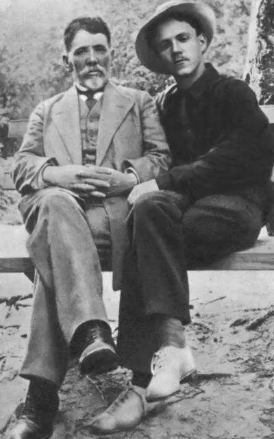 Самуил Маршак с отцом в Англии 1913 г Семья Маршаков 1913 г - фото 25