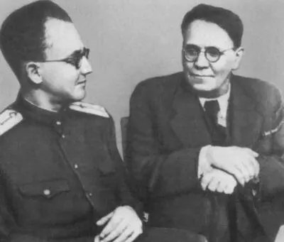 С сыном Иммануэлем 1947 г Александр Фадеев Ираклий Андроников - фото 52