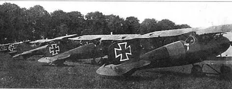 Альбатросы Jasta 11 в июне 1917 г Первые два самолёта DV за ними красный - фото 3